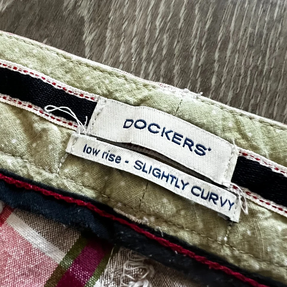 Dockers Shorts Womens 14 Pink Plaid Low Rise Slightly Curvy Lightweight Chino - Image 2 of 3