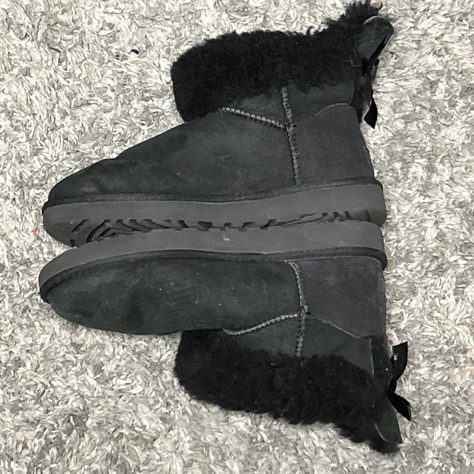 WOMEN UGG Classic Bailey Bow II Boot Black 9W US - Image 1 of 3