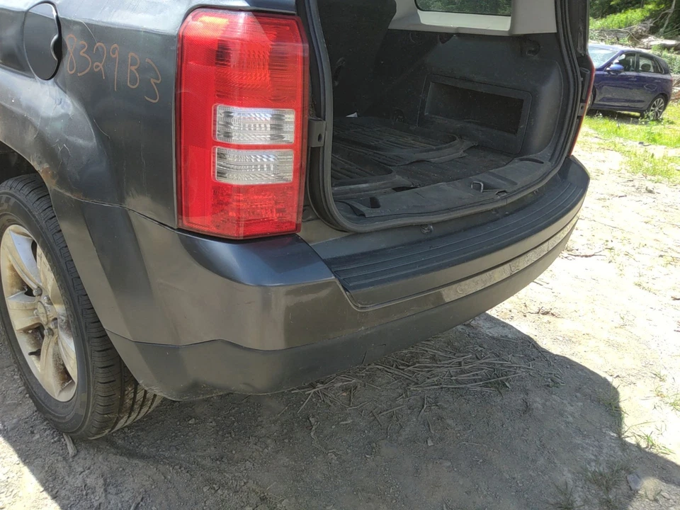 15 JEEP PATRIOT Rear Bumper Granite Crystal Metallic Clearcoatpau — 第 3/4 张图片