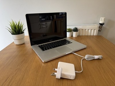 MacBook Pro 15'' i5 2,4GHz 250GB SSD, 4GB Ram, Fresh Install High Sierra