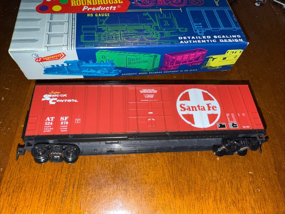 Roundhouse HO Scale Santa Fe 50’ FMC Hi-Cube Rib Side Boxcar ATSF #524870  LN - Image 2 of 4