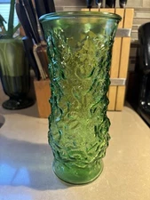 E.O. Brody Co. Emerald Green Vase Crinkle Glass Flower Cleveland OH USA 8.5 Inch