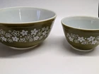 PYREX Spring Blossom crazy daisy set of 2  nesting mixing bowls #401 #403