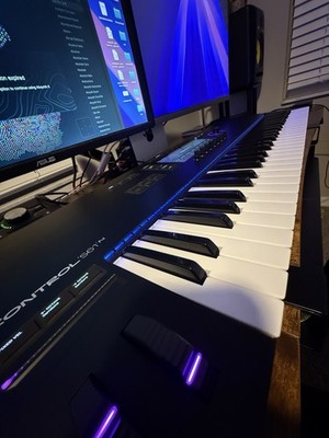 Native Instruments KOMPLETE KONTROL S61 MK3 Excellent Condition!