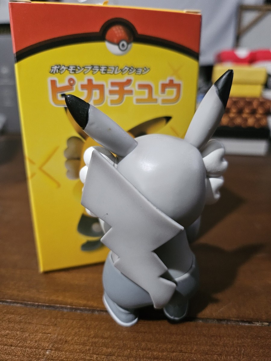 KAWS×ピカチュウ フィギュア 4体セット Pikachu x Kaws 4