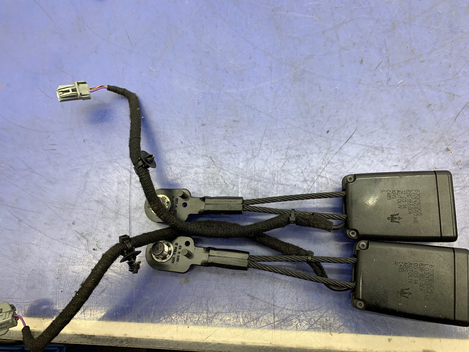 2014 - 2016 MASERATI GHIBLI FRONT LH & RH SEATBELT BUCKLE SET (2PCS) 670016904