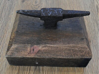 Vintage Gusseisen Juwelier Mini Schmied Werkzeug Arbeitsamboss auf Holzsockel