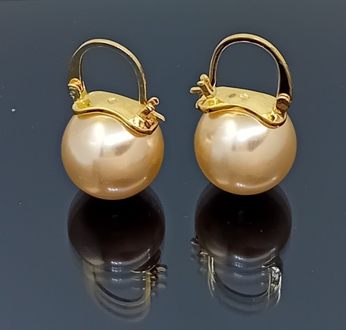 Impresionantes aretes tipo argolla italianos de perlas simuladas de oro de 18 quilates GF de 25 mm - Imagen 6 de 11