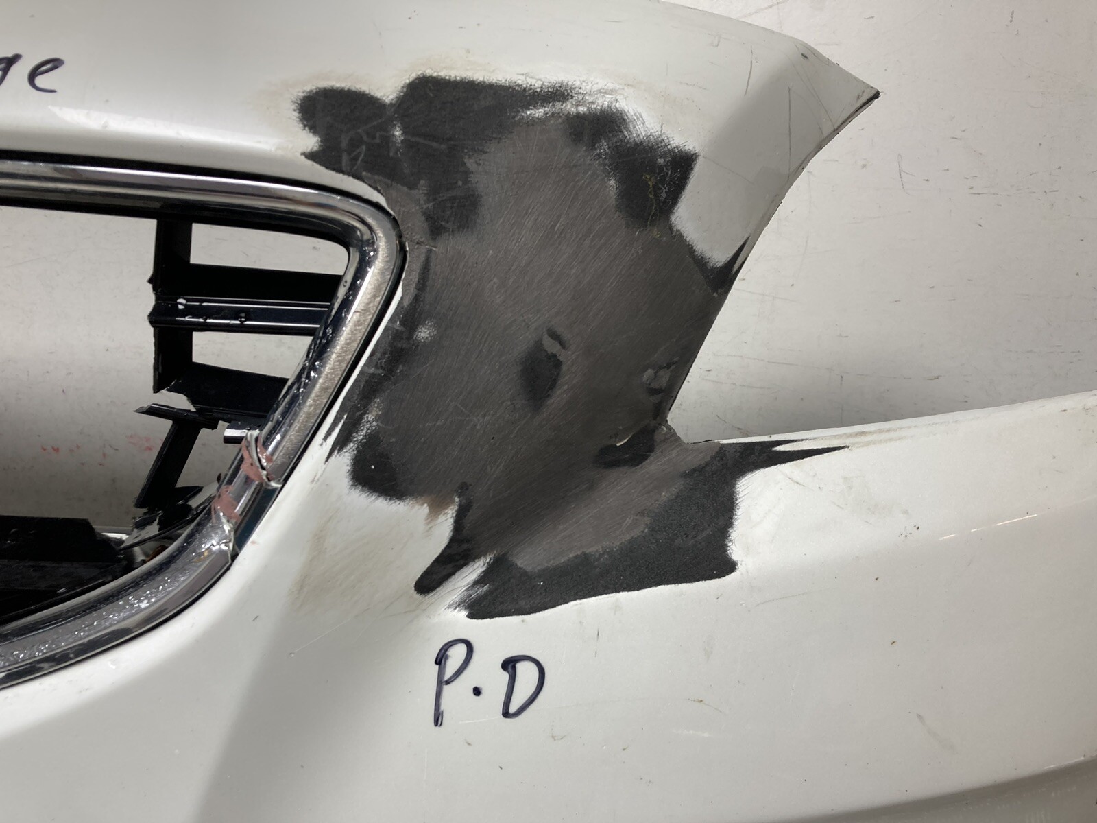 Volvo V40 R Design 2013-ON Front Bumper Upper Radiator Grille 