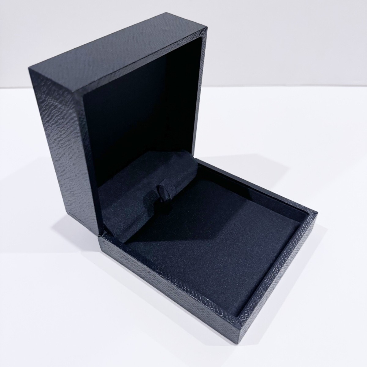 PRADA　ブラックアクセサリーケース s-l1200.jpg