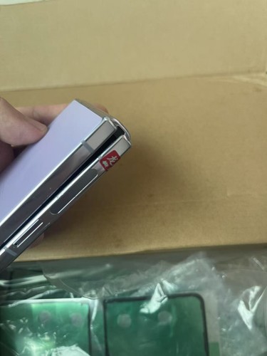 Samsung Galaxy Z Flip4 SM-F721U Unlocked smartphone 256g in good condition - Picture 10 of 12
