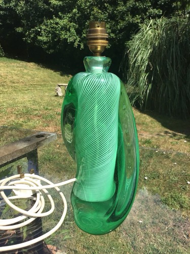 VINTAGE MURANO GLASS TABLE LAMP, FREEFORM DESIGN WITH GREEN STRIPES, ITALY 1960s - Picture 10 of 22