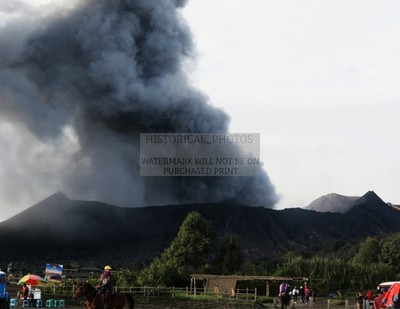 MOUNT BROMO VOLCANO ERUPTION INDONESIA 2019 8.5X11 PHOTO