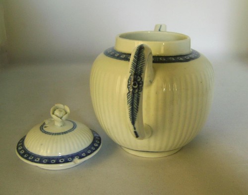 Antique C.18th Worcester Blue & White Porcelain Teapot with Vertical Fluting - Picture 3 of 8