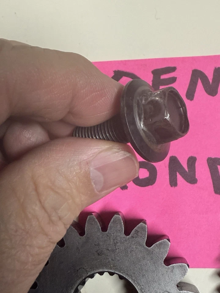 Honda CR250R CR250 1982 bomba de engranajes de transmisión primaria 13615-KA4-700 perno 1983 480 500 Foto 4 de 4