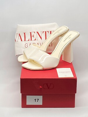 ‼️emu‼️VALENTINO サンダル emu‼️VALENTINO サンダル ロックスタッズ ストラップサンダル