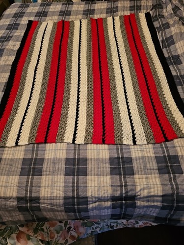 Roseanne Crochet Grannycore Stich Large Red Black Afghan Blanket 50x47 Lap - Picture 4 of 10