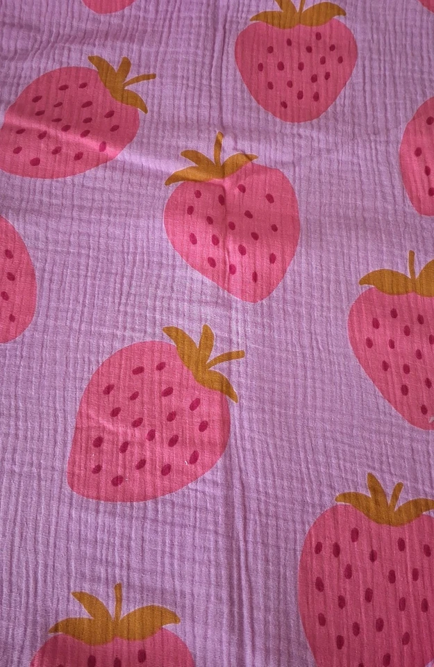 Rest Musseline Erdbeere auf pink 2 Reste 75 x 130 + 85 x 130 - Bild 2 von 2