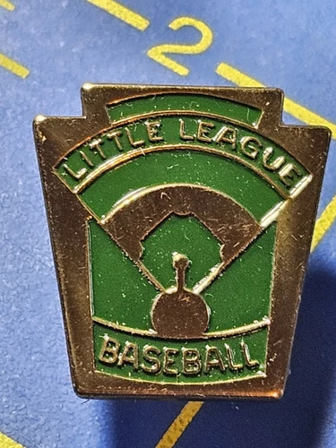 VINTAGE LITTLE LEAGUE BASEBALL - SCREWBACK GREEN & BRASS LAPEL PIN BADGE NOS