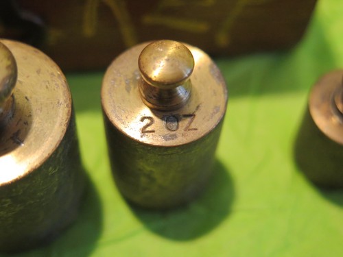 Vintage apothecary oz brass weights for scale balance industrial store wood box - Picture 11 of 14
