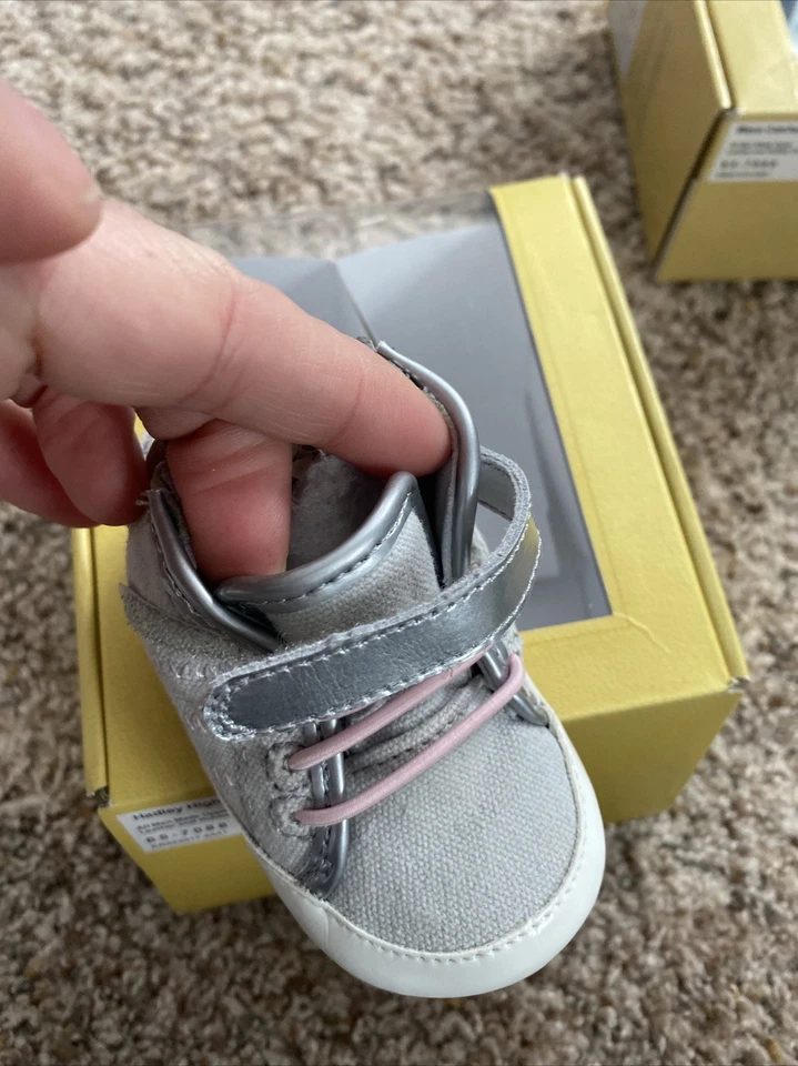 Robeez Mini Shoez - Talla 2 3-6 meses. Hadley High Top gris, blanco, rosa Foto 4 de 4