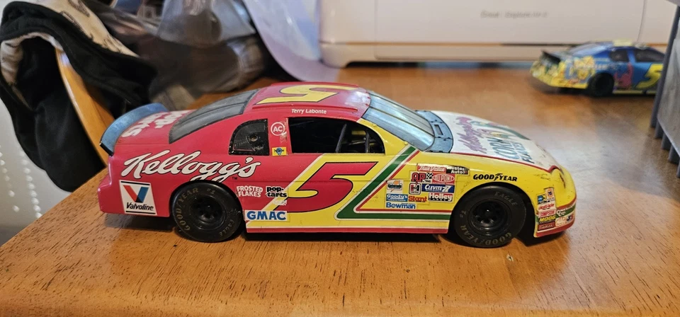 Terry Labonte #5 Kellogg's Corn Flakes 1:18 Scale Monte Carlo - Image 3 of 4