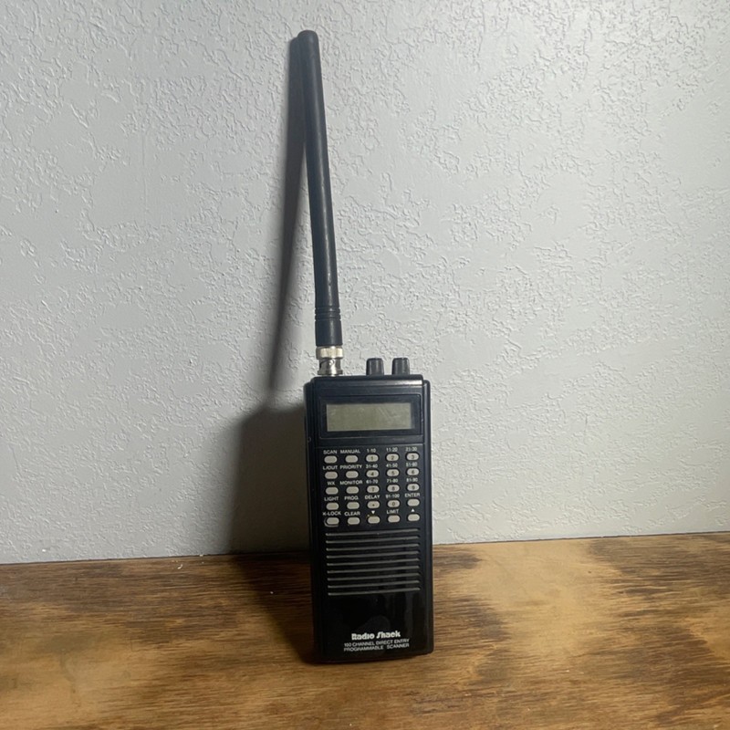 Radio Shack PRO-28 Handheld Programmable Scanner VHF/UHF 30 Channels Black
