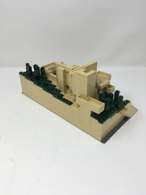 Complete Lego 21005 Fallingwater with instructions