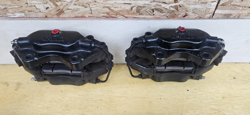 Par de pinzas de freno traseras Ferrari 348, negras, usadas, Brembo Foto 2 de 4
