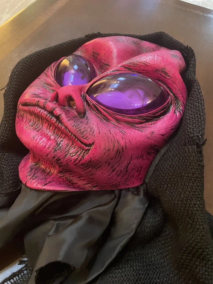 Adult Zagone Studios Hand Made “UV Classic Alien” Halloween Mask N1175 - Image 2 of 4