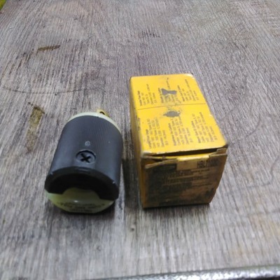 Hubbell  HBL7102C Twist-Lock INSULGRIP HBL Plug