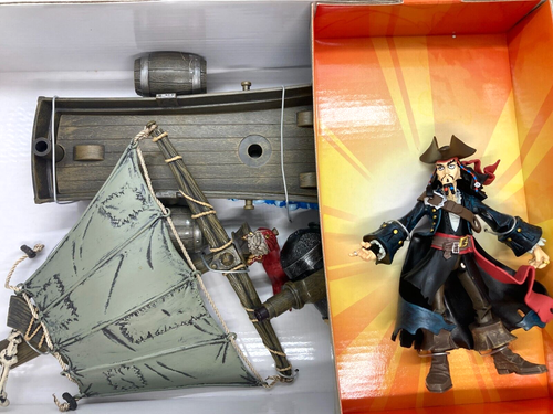 Pirates of the Caribbean Swashbucklers Jack Sparrow figure & Coffin Cruiser - Picture 3 of 4