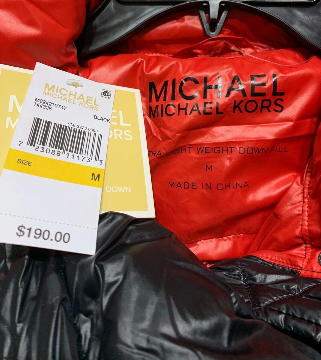 MICHAEL KORS ULTRA LIGHT WEIGHT DOWN PUFF BLACK/RED JACKET MICHAEL KORS ULTRA LIGHT WEIGHT DOWN PUFF BLACK/RED JACKET