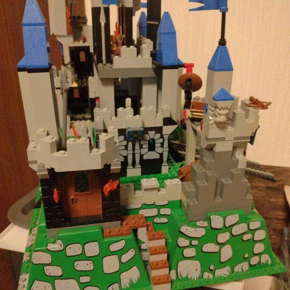 LEGO Knights' Kingdom Royal King's Castle 10176 In 2006 Used Retired As Is - Image 4 of 4