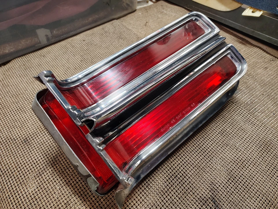 Buick Wildcat 1965 luz trasera lateral del pasajero derecha conjunto de luces traseras 5956240 Foto 3 de 4