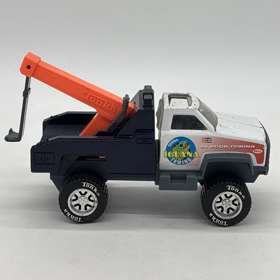 Vintage 1991 Tonka Utility Tow Truck Iguana Towing 24 Hour Towing - Image 4 of 4