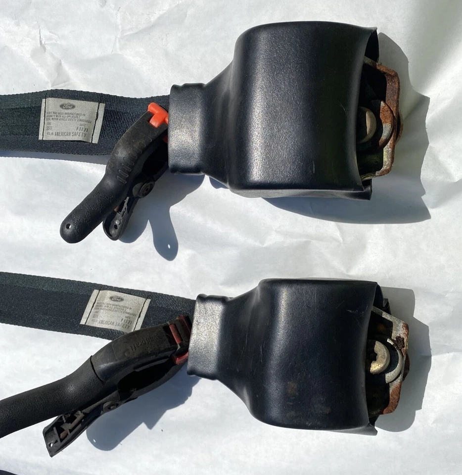 Ford Mustang Torino GT 1970 1971 negro cinturones de seguridad retráctiles delanteros izquierdo y derecho Foto 2 de 4