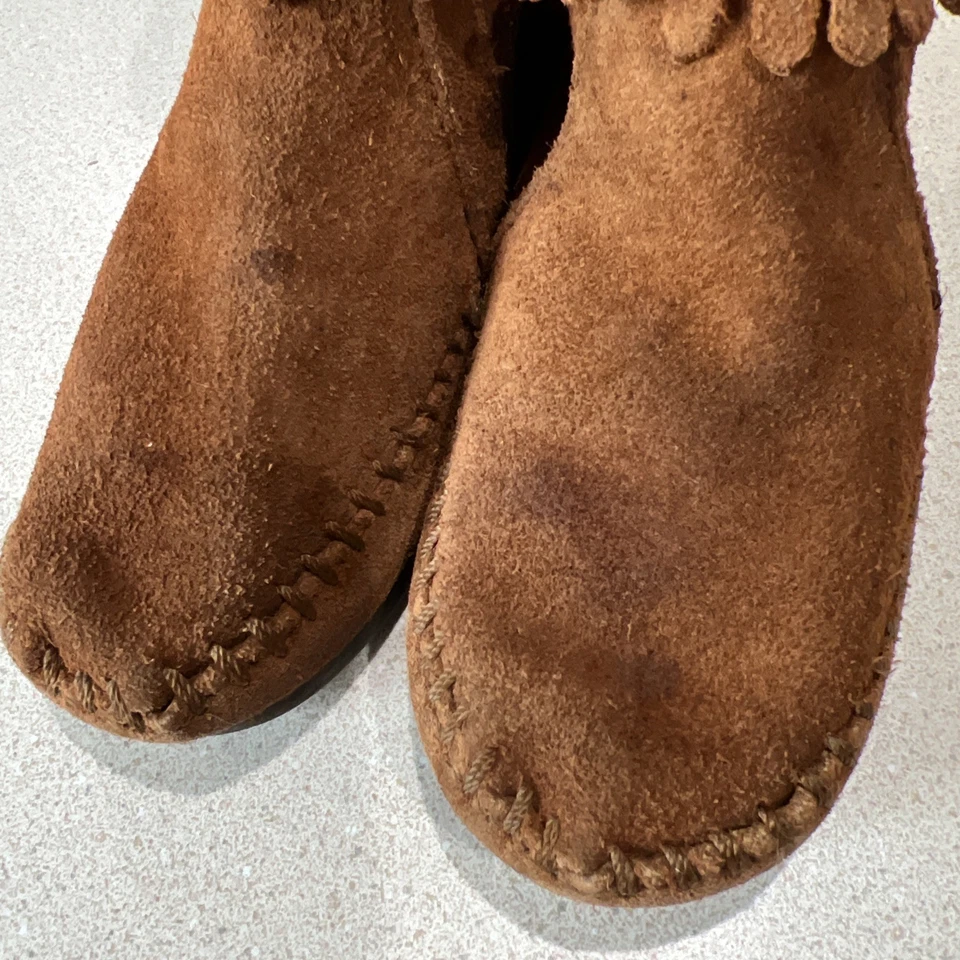 Mocasines de tobillo Minnetonka para niños pequeños talla 10 Foto 2 de 4