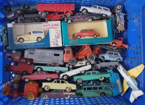 ORIGINAL VINTAGE DIECAST TOY JOB LOT CORGI DINKY & OTHERS CARS TRUCKS etc