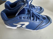 ringor softball cleats With pitching toe - great Condition Woman’s Size 7