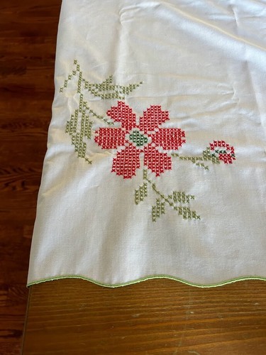 Poinsettia Hand-Embroidered Christmas Tablecloth Scalloped Edge Oblong - Picture 3 of 5