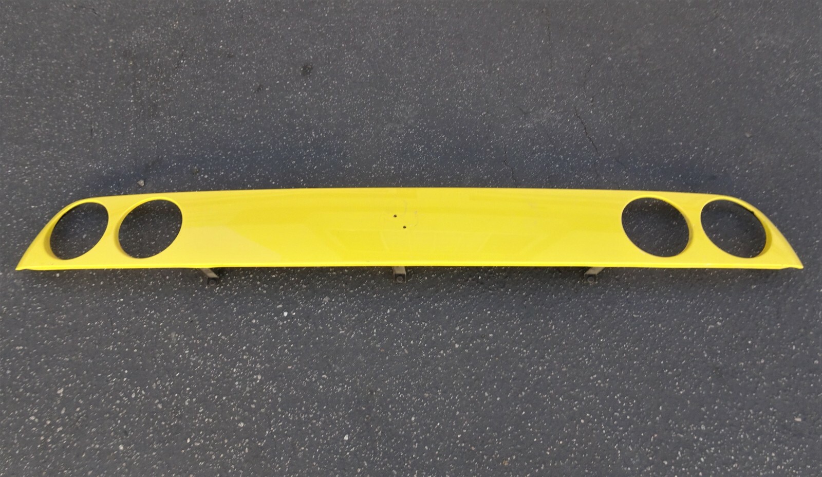FERRARI  MODENA  SPYDER  / COUPE  REAR UPPER BUMPER LIGHT COVER 