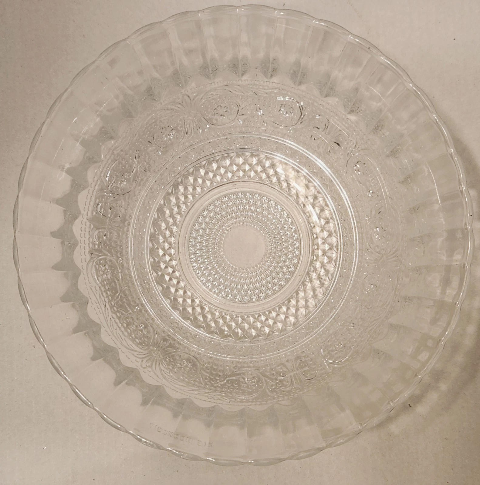 VTG KIG Indonesia Trellis Fleur De Lis Sandwich Pressed Glass Serving Bowl