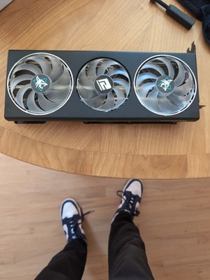 PowerColor Hellhound AMD Radeon RX 7700 XT 12GB GDDR6 PCIe 4.0 HDMI DP Fan