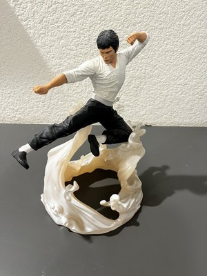 Bruce Lee ''Air''  Diamond Select Gallery Diorama Statue PVC 