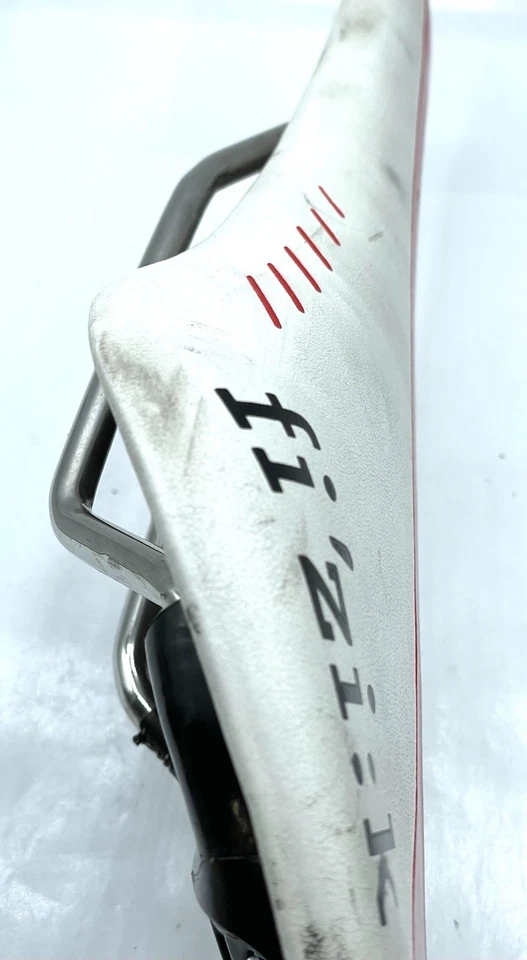 Sillín Fizik Arione CX Kium Wing Flex hecho a mano en Italia Foto 4 de 4