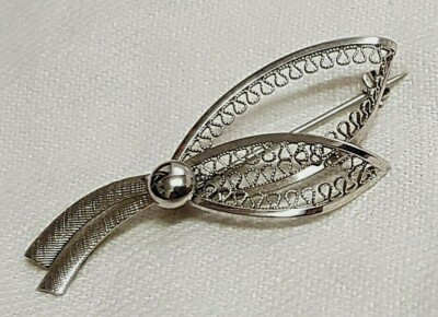 Broche Vintage Fleur Et Feuille - Métal Argenté Ajouré, Texture Lisse, Occasion