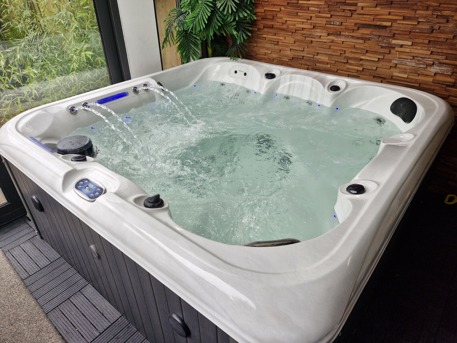 Blue Whale Hot Tub RRP £7999 Delivery Included eBay