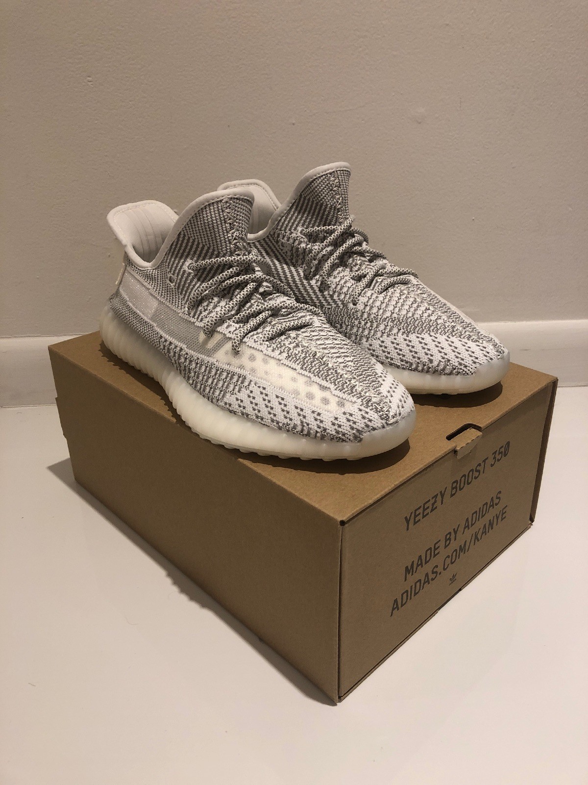 yeezy 700 static Luxury Carousell Hong Kong