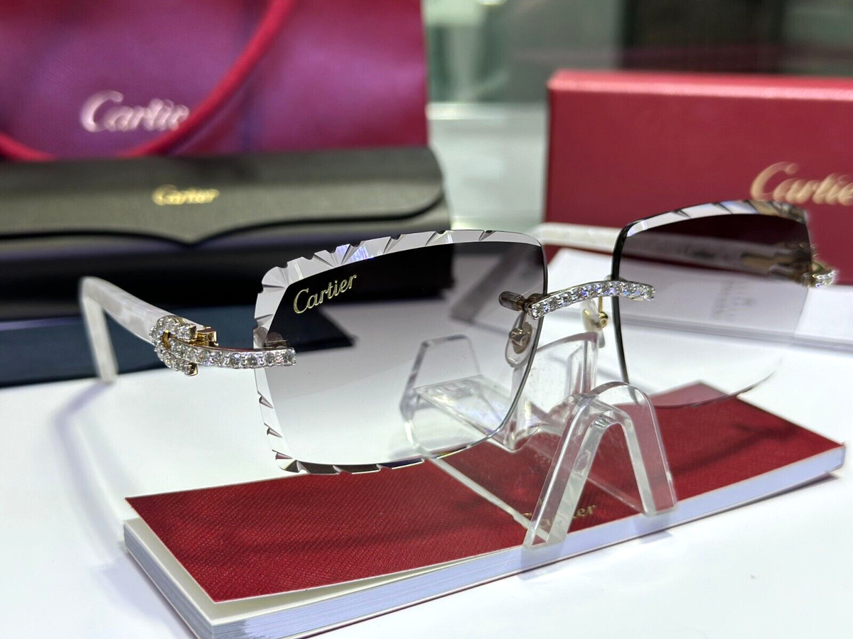 Cartier Glasses Authentic White Pearls with 4 carats Natural 